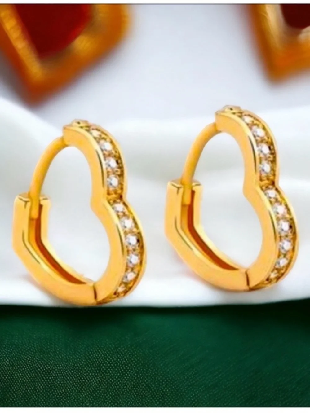 🫶🏻 Petite Elegant Gold Heart Hoop Earrings with Crystals
